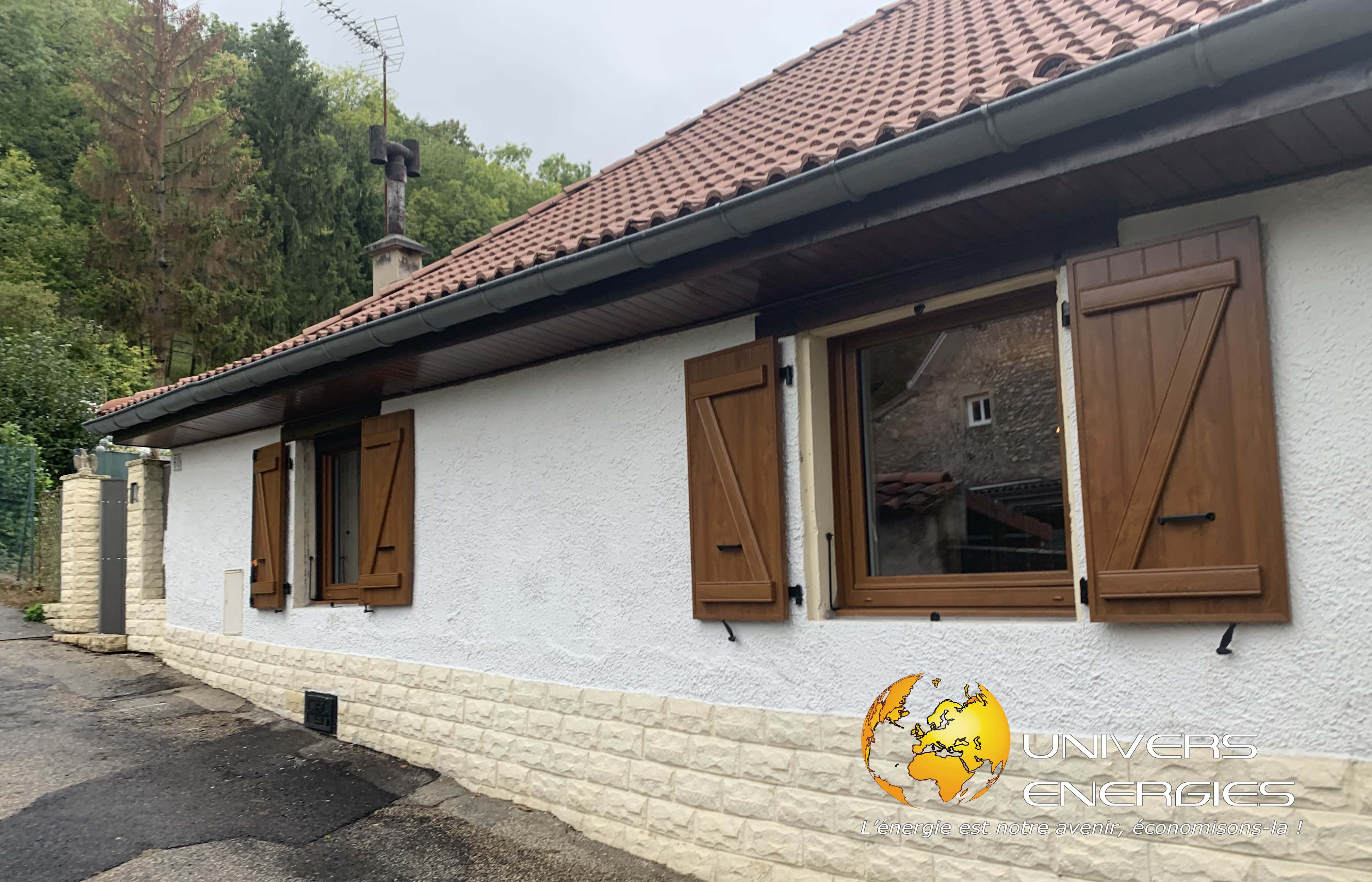 Pose de menuiserie et volet battant en pvc sur beaucroissant - Univers Energies